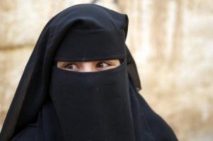 «مجاهدة نكاح» تفضح أساليب «داعش»-