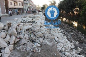 بدء العمل في إصلاح الجزء المنهار من كورنيش بنى عبيد بالدقهلية (2)