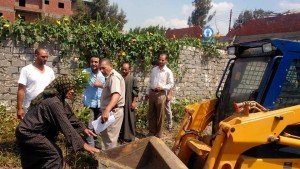 اعتراض الاهالي علي تنفيذ قرارات الازالة بقرية سنهور المدينة2