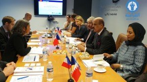 وزير التربية والتعليم خلال اجتماعه مع المسئولين بوكالة التعليم الفرنسية