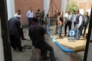 رئيس مدينة دسوق يتابع اعمال الصيانة بمحطة الصرف الصحي بدسوق 2