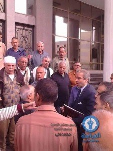 عمال أسمنت اسكندريه يطالبون بإلغاء قانون منع الإعتراض على عقود الدولة