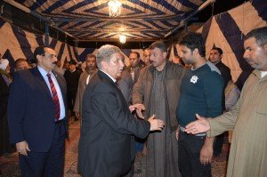 يقدمان واجب العزاء لأسر شهيدى الحادث الارهابى فى رفح1