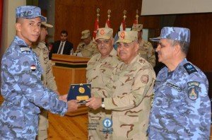 الفريق اول صدقى صبحى يلتقى اعضاء هيئة التدريس وطلبة الكلية البحرية وكلية الدفاع الجوى....1