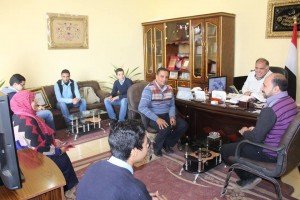 رئيس مدينة دسوق يتسلم هدية تذكارية1