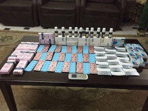 احباط ترويج 600 قرص مخدر و 10 زجاجات سائل مخدر