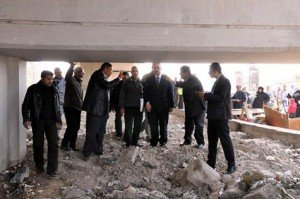 بالصور محافظ القليوبية يتابع إزالة الإشغالات والباعة الجائلين بمنطقة الكباري بمدينة بنها