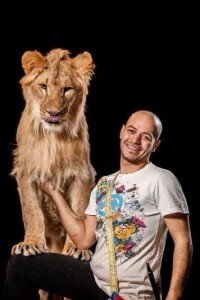 حمادة كوتة ... يتعرض لإصابة بالغة اثر هجوم نمر ابيض2