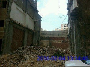 حي أول المنتزة ينفذ إزالة خمسة عقارات