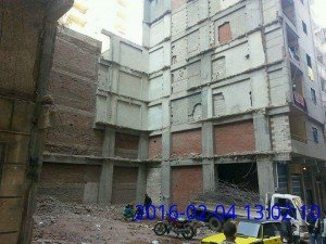 حي أول المنتزة ينفذ إزالة خمسة عقارات3