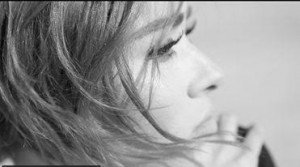 زيزي عادل  ... محتاجة وجود راجل1