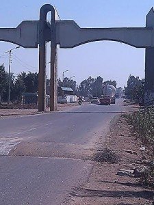 المماطلة فى إزالة بوابة الموت المتواجدة أمام مضرب فرعون للأرز1