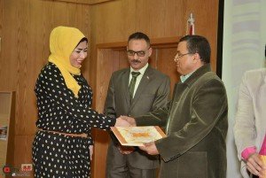 تكريم خبيرة التجميل