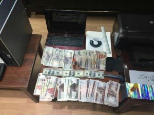 شخصين يقومان بتزوير العملات المصرية والأجنبية 3