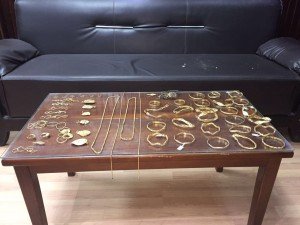 فلاح يعثر اكثر من نصف كيلو ذهب1