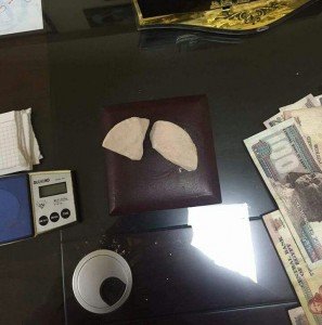 كميه هيروين ومبلغ ١٤ الف جنيه