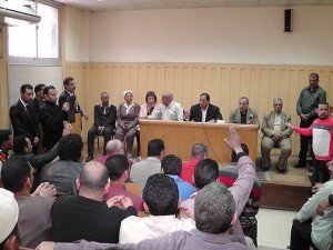 محافظ الغربية يحتمع مع عمال جهاز النظافة 1