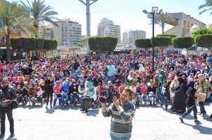 أشرف عثمان يكرم اليتيم بنادي الأوليمبي