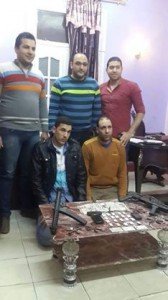 سقوط عاطلين بحوزته