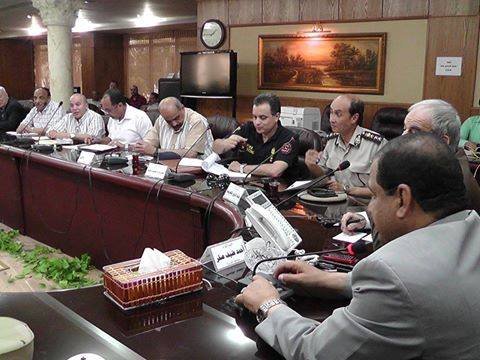 اجتماع المحافظ مع اللجنة العليا لتجهيز امتحانات الثانوية العامة