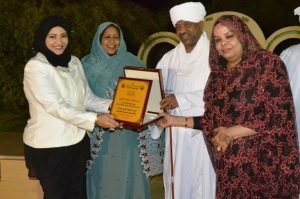 بالصور بحضور التويجري أمانة سيدات الأعمال باتحاد عام أصحاب العمل السوداني يكرم مايسه الهاشمي تقديراً لجهودها4
