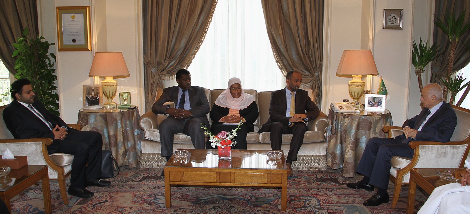 هيئة مكتب البرلمان العربي تجتمع مع الأمين العام لجامعة الدول العربية