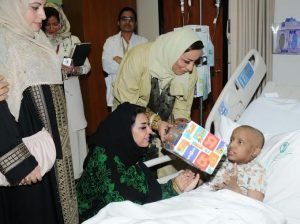 السفيرة عبير خليل تزور مرضى السرطان بمستشفى الملك فيصل التخصصي بجدة