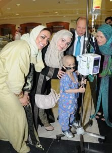 السفيرة عبير خليل تزور مرضى السرطان بمستشفى الملك فيصل التخصصي بجدة2