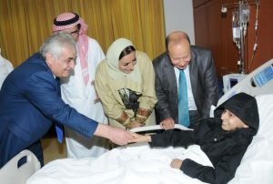 السفيرة عبير خليل تزور مرضى السرطان بمستشفى الملك فيصل التخصصي بجدة4
