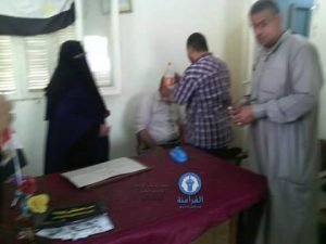 بالصور موظف بالوحدة المحلية بالديدامون يعتدى علي رئيسه