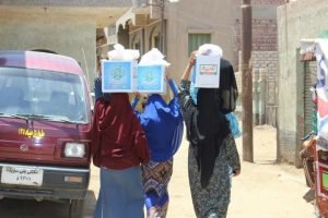 جمعية الباقيات الصالحات تزور قرى بنى سويف وتوزيع شنط رمضان ولحوم طازجة4