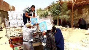 قافلة خيرية من الباقيات الصالحات توزع كراتين رمضان في قرى بنى سويف1