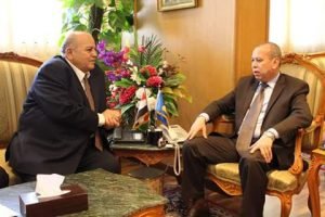 محافظ دمياط يلتقي بوكيل النقابة العامة للعلميين لبحث أوجه التعاون في دعم المجالات والانشطة العلمية 1