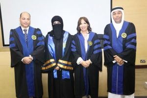 العدواني خلال مناقشة اطروحتها