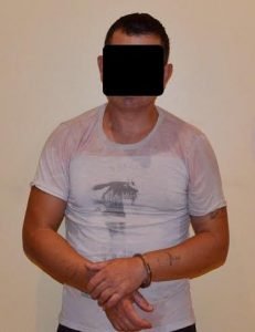 القبض على أوربيين قاما بسرقة معلومات بطاقات بنكية باستخدام جهاز مزيف على الصراف الآلي1