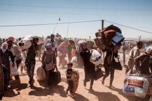 لاجئين في عدد من المخيمات