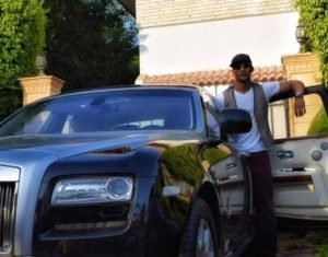 محمد رمضان على مشاركة جمهوره فرحته بشراء سيارتين جديدتين