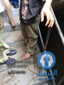 يكبل ابنه لمده شهر بجنزير حديدي ببلقاس دقهلية