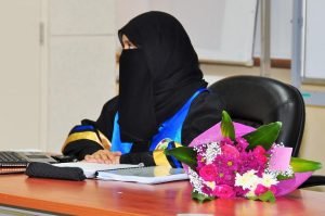 الباحثة أنوار محمد الدوسري خلال المناقشة