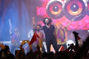 الفنان عبد الفتاح الجريني يشعل حماس جمهور الدار البيضاء1