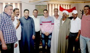 رئيس مدينة بنى عبيد  يلتقي أهالى قريتى