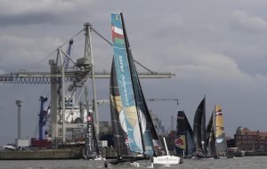 فريق الطيران العُماني المشارك في سلسلة الإكستريم الشراعية3