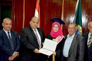 محافظ الدقهلية يكرم الطالبة شيماء جاد