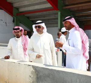 الجودر يطلع على اعمال التجديد في استاد المحرق 1